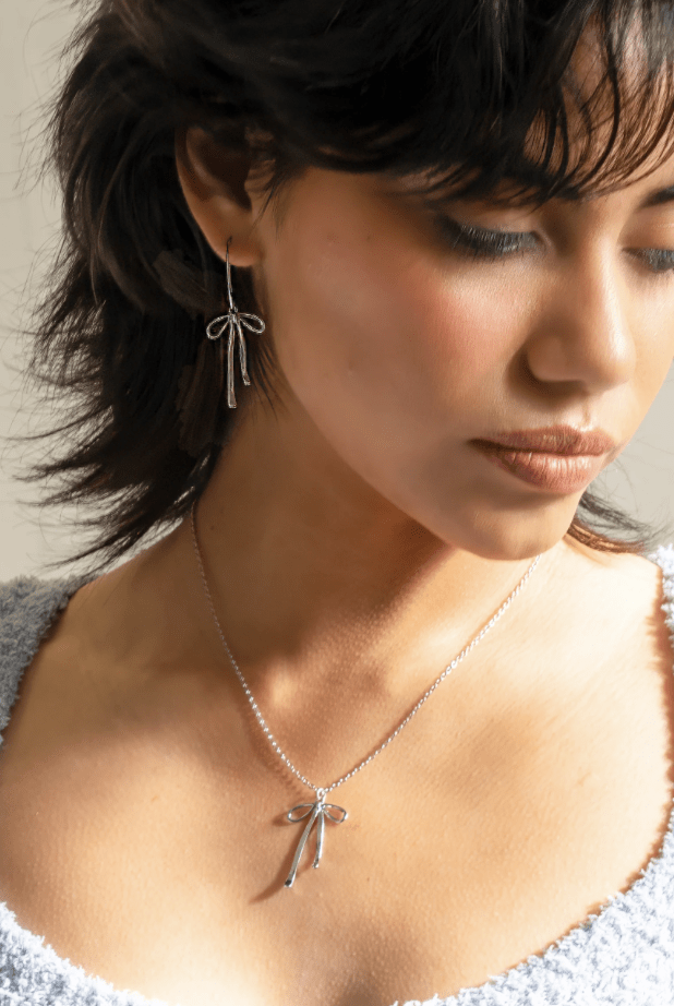 Bad to the Bow Necklace - Flea Boutiques