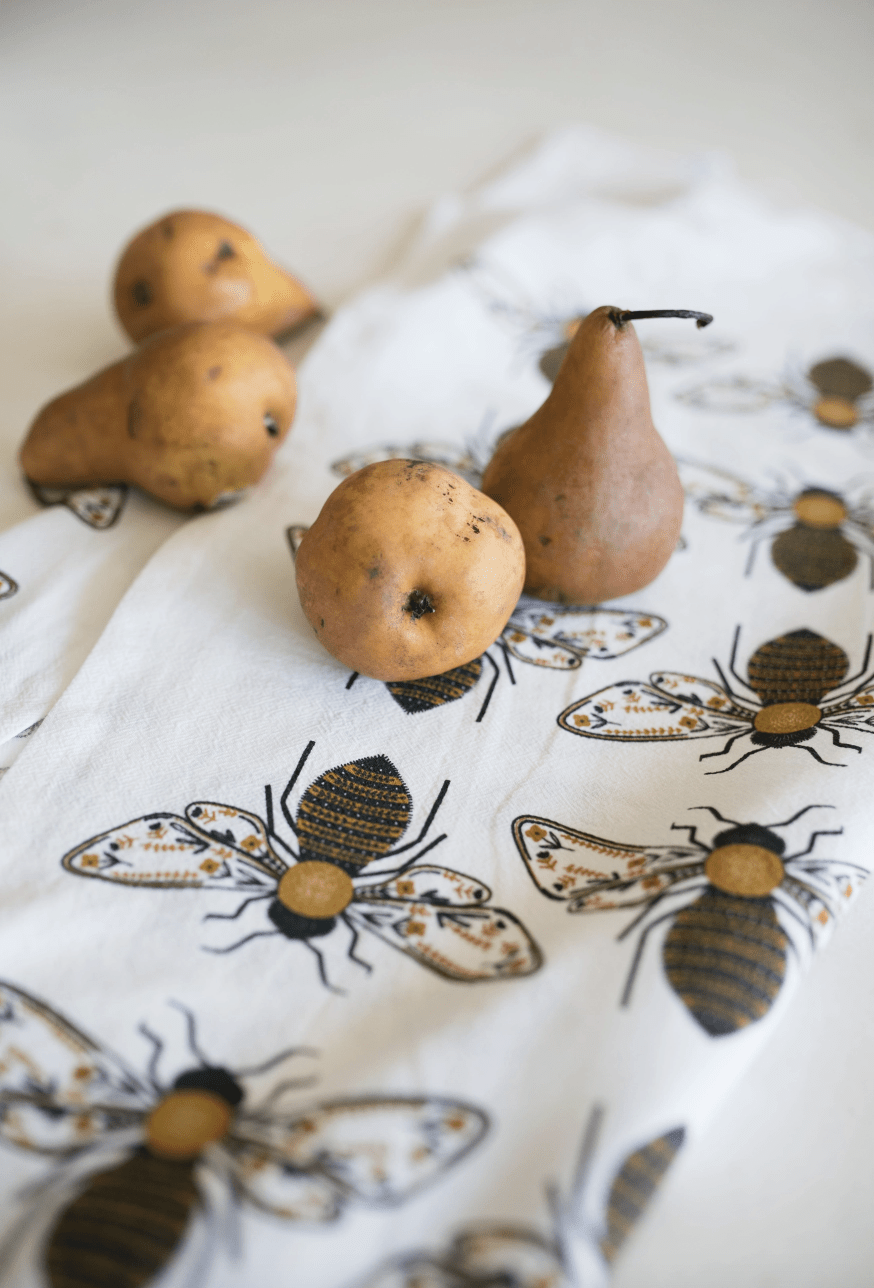 Bee Tea Towel - Flea Boutiques