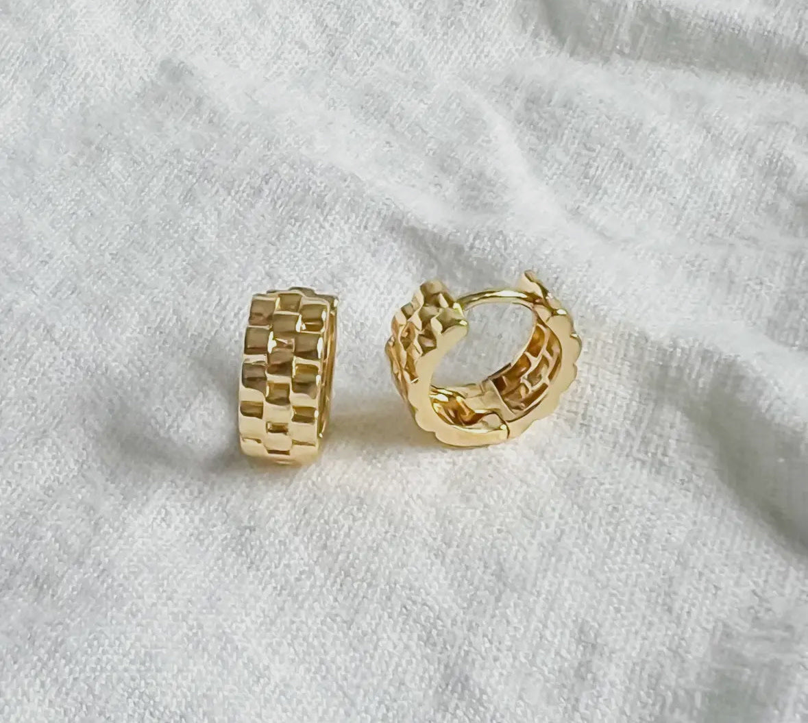 Geometic Huggie - Flea Boutiques