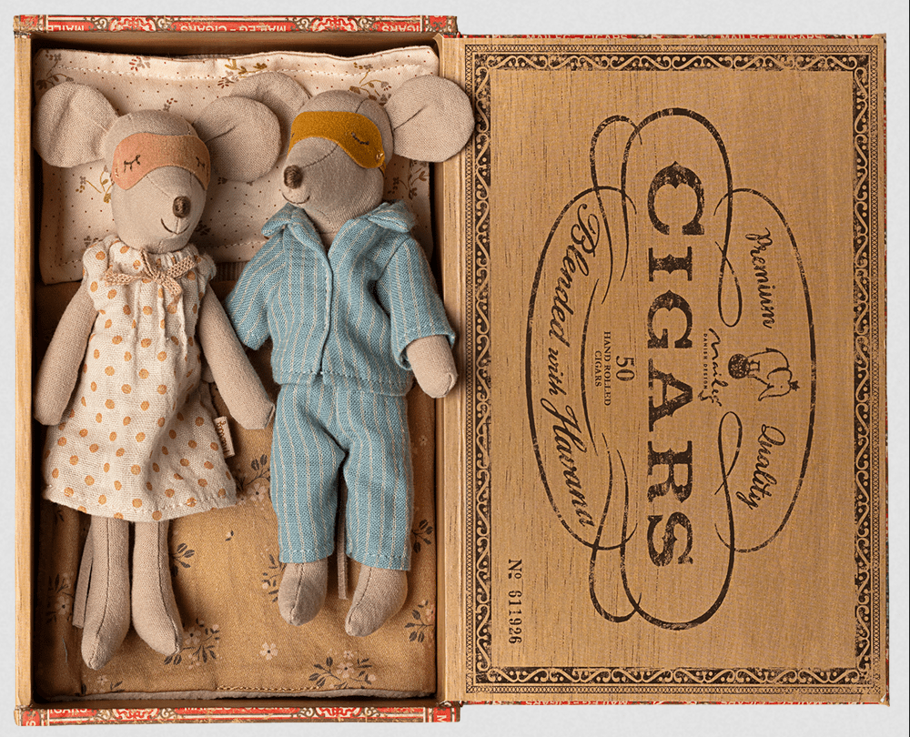 Mum & Dad Mice in Cigar Box - Flea Boutiques