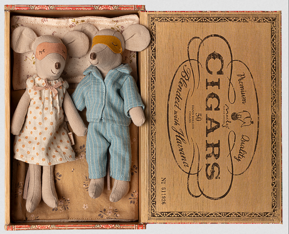 Mum & Dad Mice in Cigar Box
