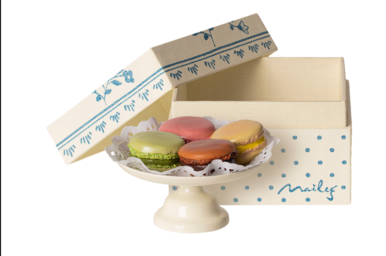 Macarons et chocolat chaud
