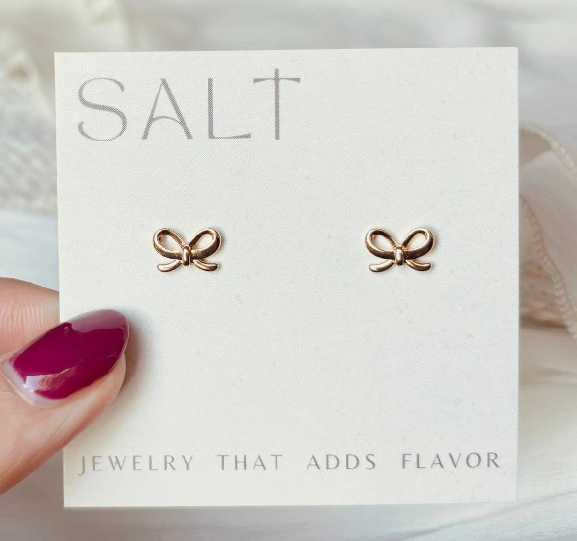 Bow studs - Flea Boutiques