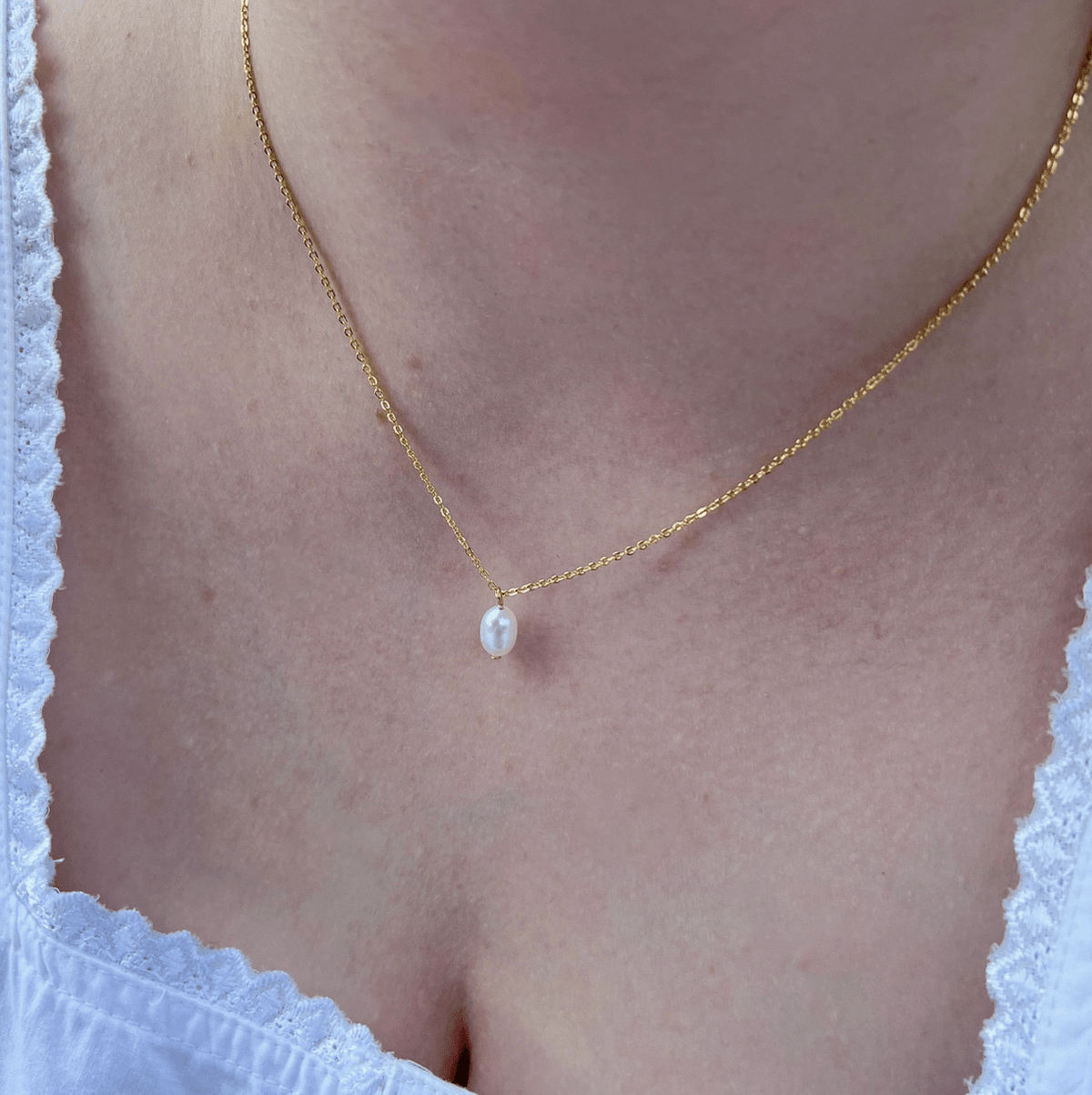Dainty Pearl Necklace - Flea Boutiques