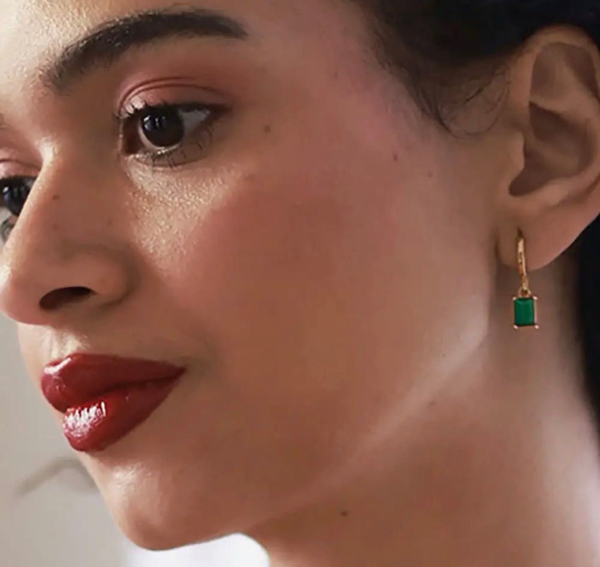Emerald Green Earrings - Flea Boutiques