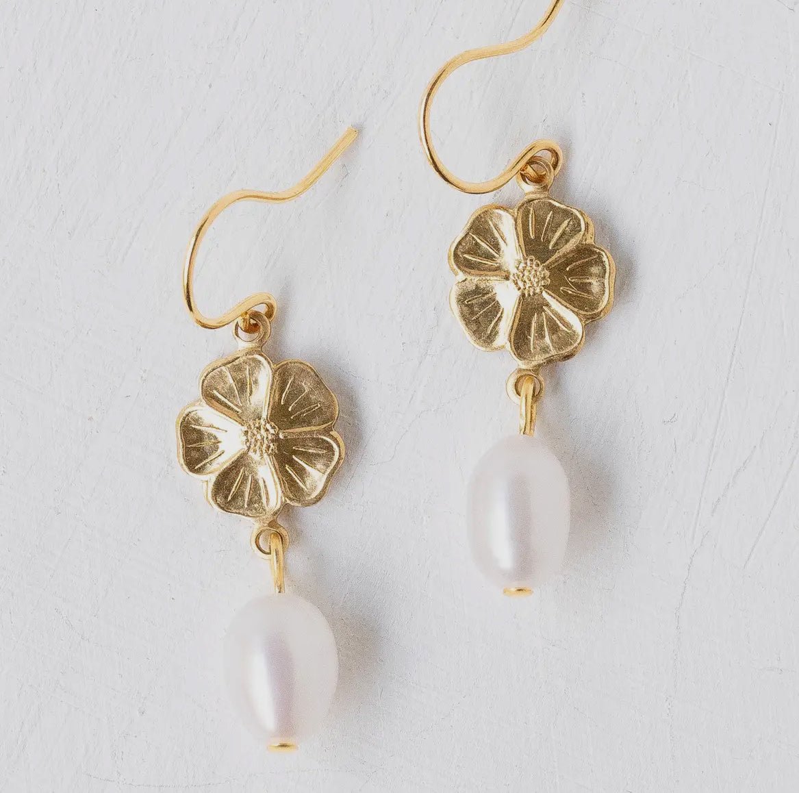 Flower and Pearl dangles - Flea Boutiques