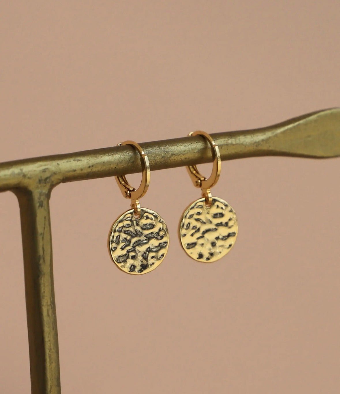 Hammered Medallion Huggies - Flea Boutiques