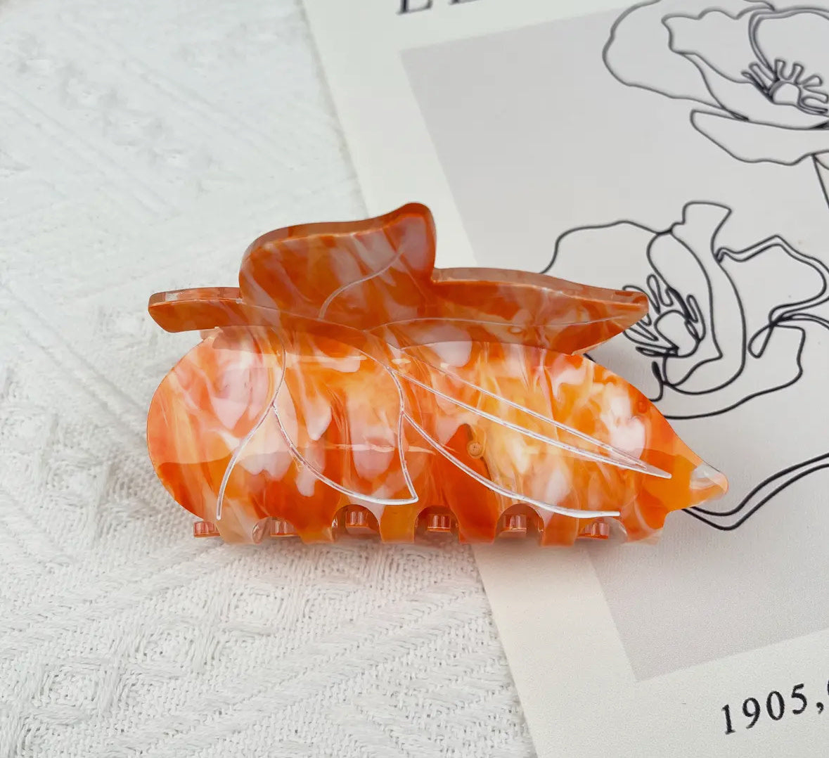 Maple Leaf Clip