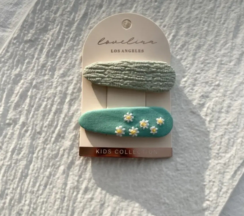 Textured Daisy Hair Clip Set