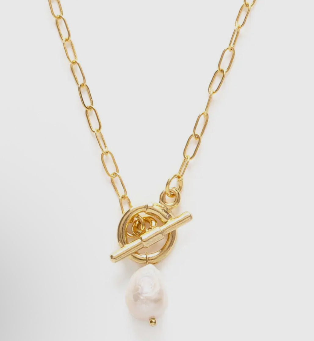 Toggle Clasp w/ Pearl Neckalce