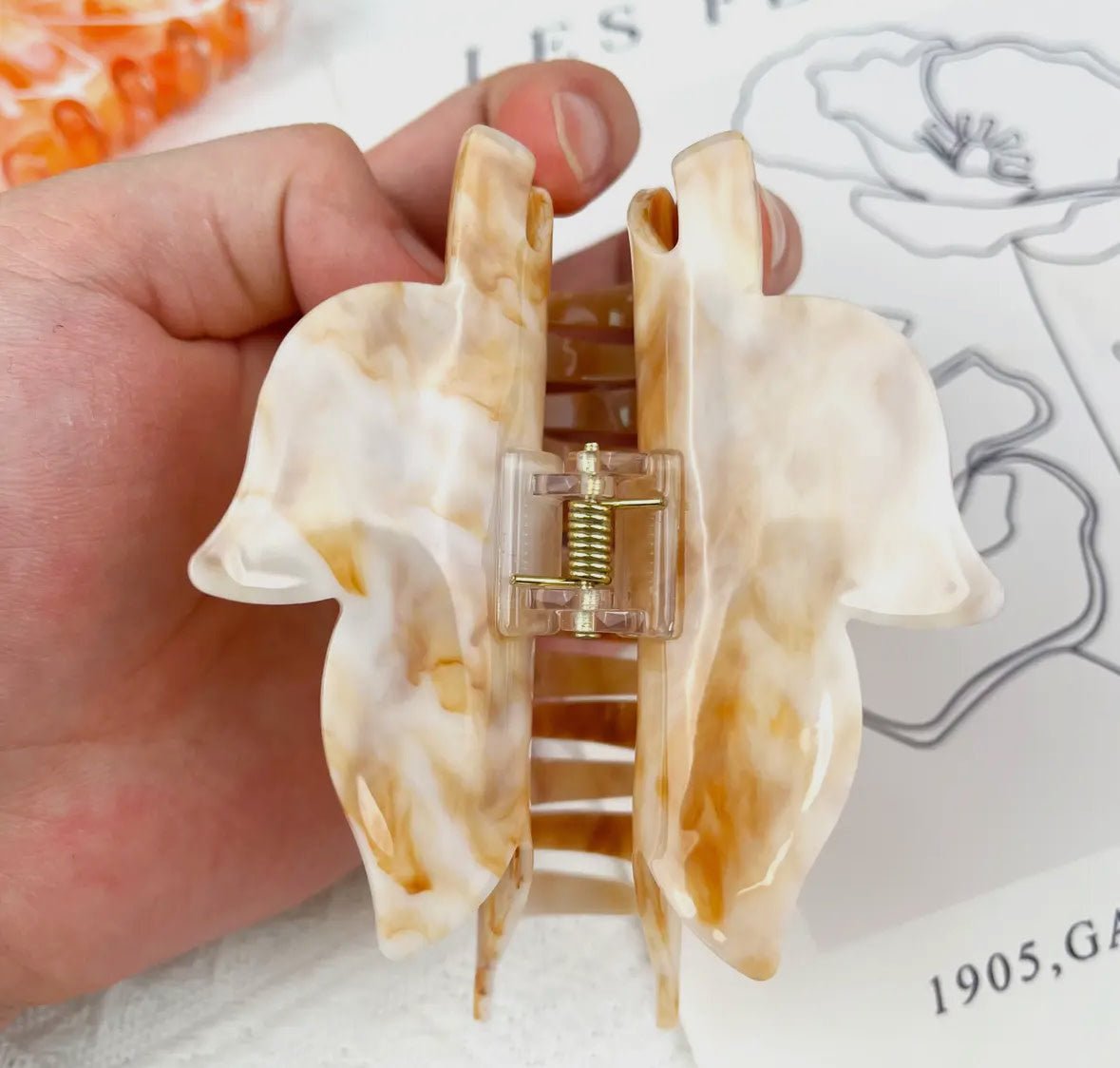 Maple Leaf Clip - Flea Boutiques
