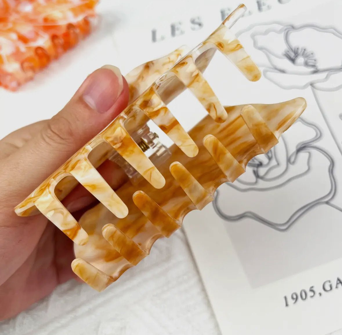 Maple Leaf Clip - Flea Boutiques
