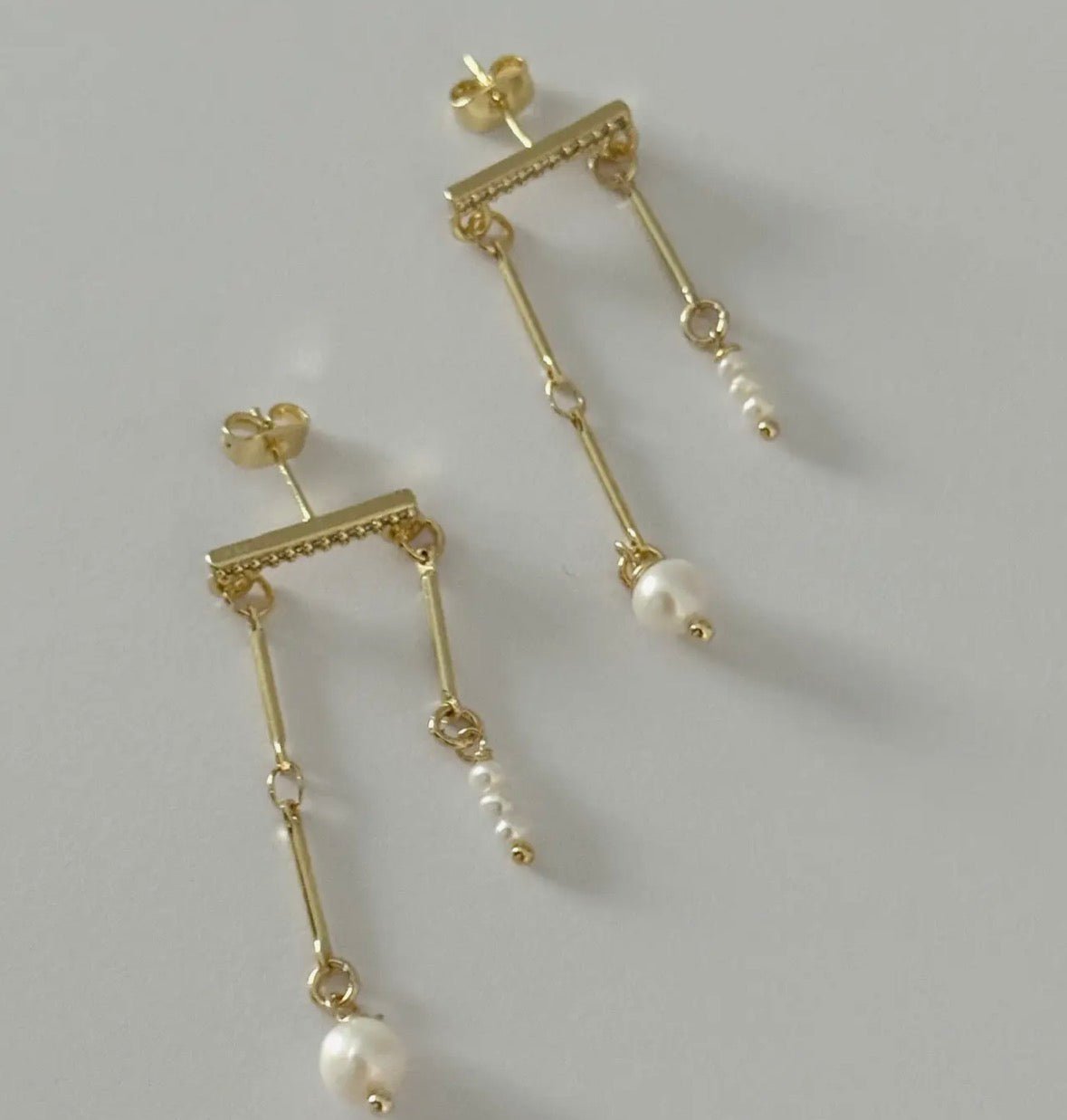 Mismatched Pearl Earrings - Flea Boutiques
