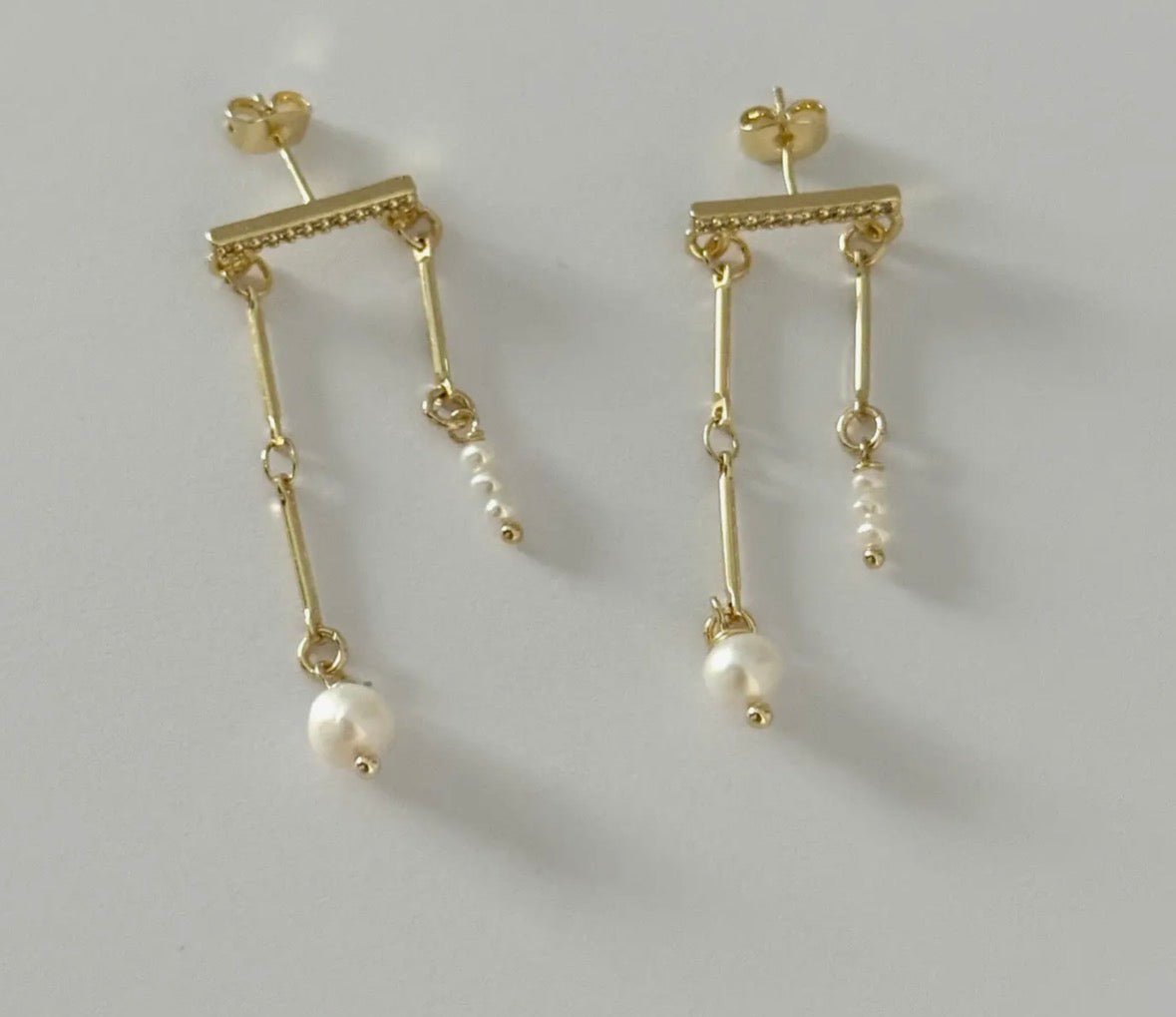Mismatched Pearl Earrings - Flea Boutiques