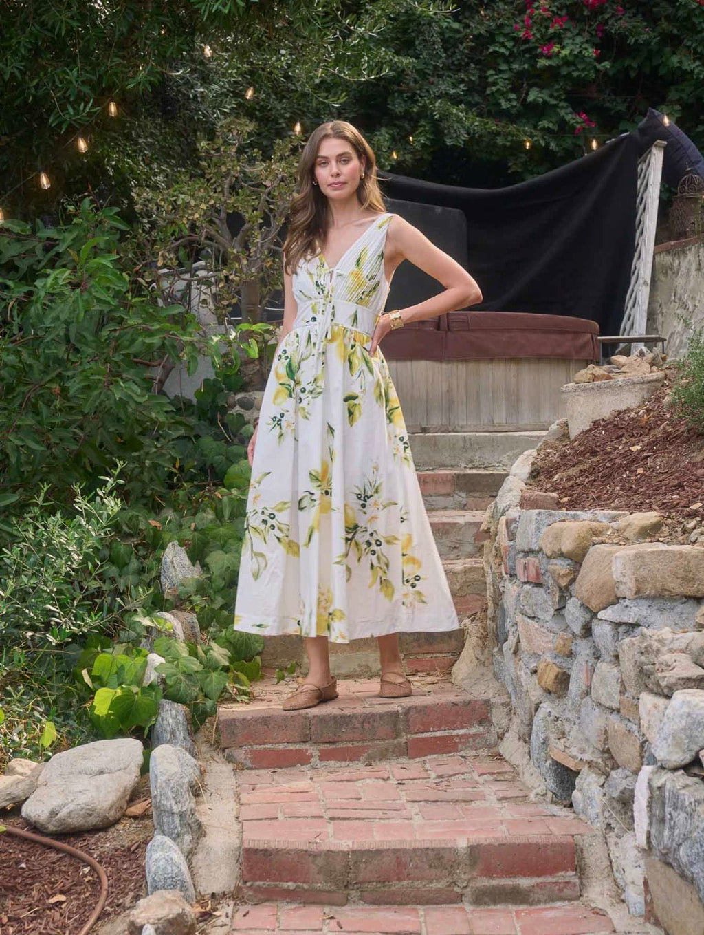 moon river v neck pleated dress Moon River Floral V Neck Pleated Tie Midi Dress Off White Multi / MD