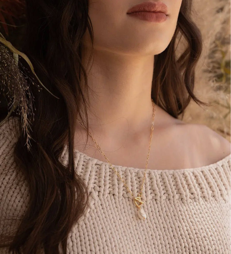 Toggle Clasp w/ Pearl Neckalce - Flea Boutiques