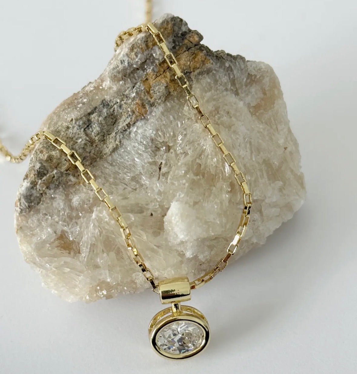 Vera Necklace - Flea Boutiques